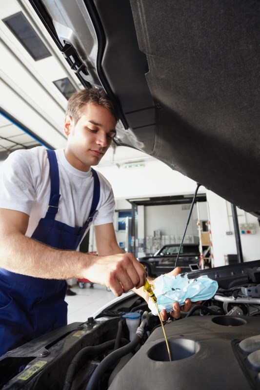 Badanie Mobil 1: wybór oleju oddajemy mechanikom