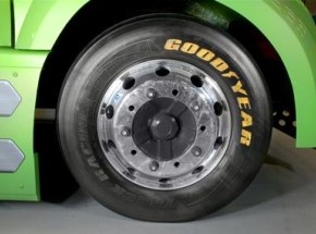 Światowy rekord prędkości pojazdów ciężarowych pobity na oponach Goodyear