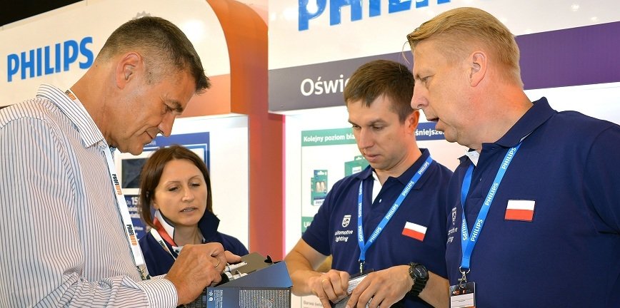 Hołek w jasnych światłach Philips na ProfiAuto Show 2018