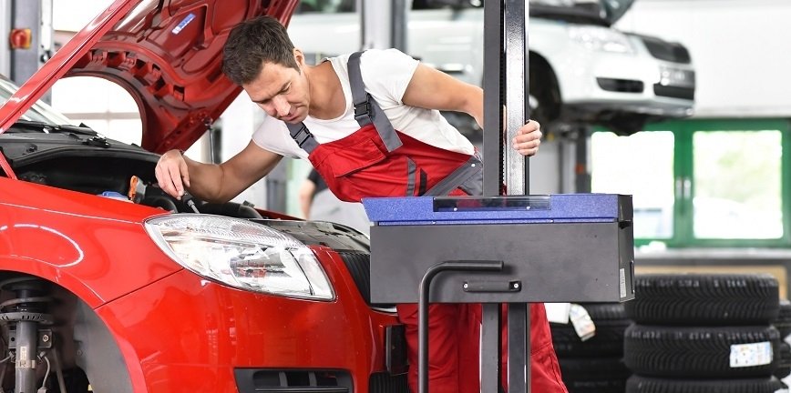 Sprawne oświetlenie? Klienci chcą porad mechaników