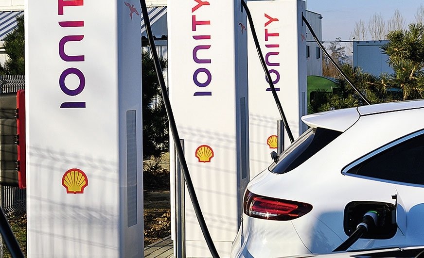 Shell uruchamia ładowarki pojazdów elektrycznych
