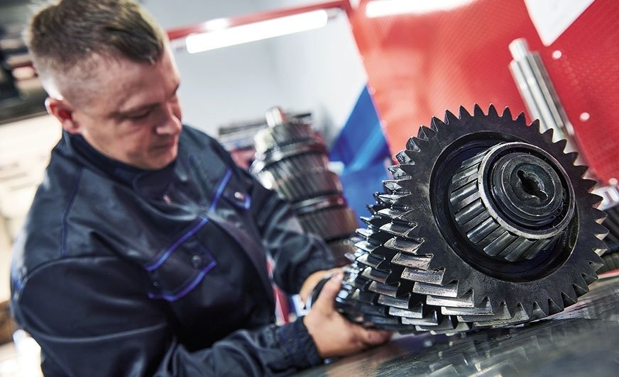 67% zakładów motoryzacyjnych w Polsce zatrudnia Ukraińców