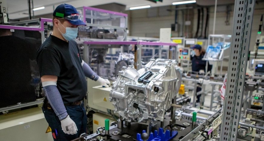  Toyota uruchomiła w Polsce produkcję elektrycznych napędów hybrydowych do Yarisa