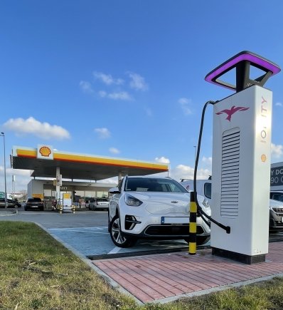 Shell i IONITY rozwijają sieć stacji dużej mocy do ładowania „elektryków” 