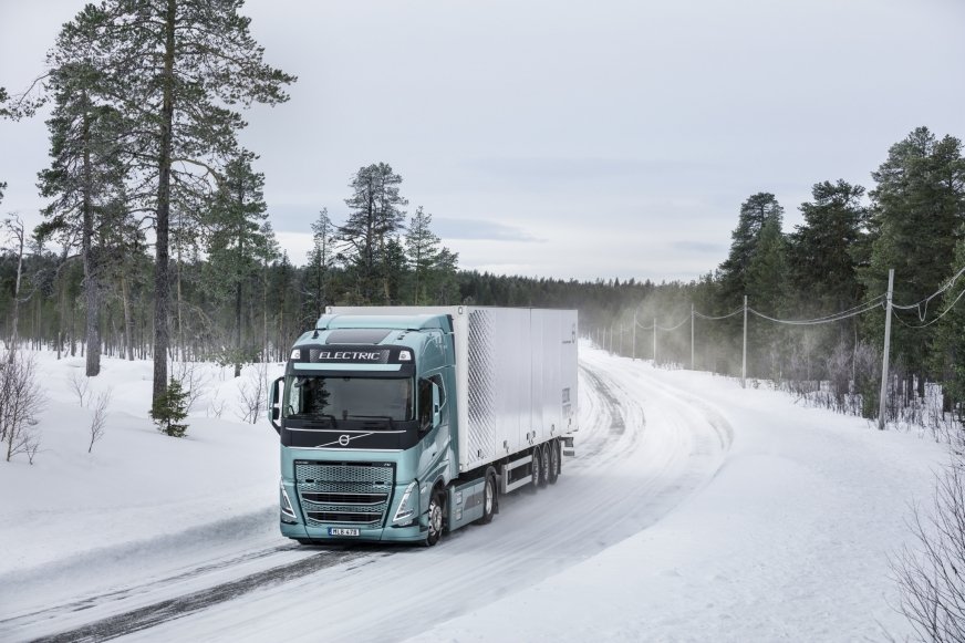 Elektryczne samochody ciężarowe Volvo testowane w ekstremalnych warunkach zimowych