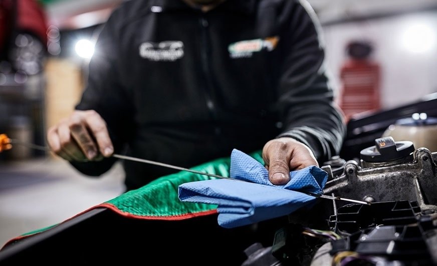 Castrol rozpoczyna kampanię „Trzymaj poziom”