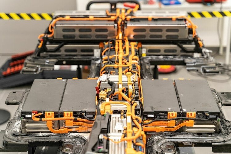 Jak naprawiane są akumulatory samochodu elektrycznego?