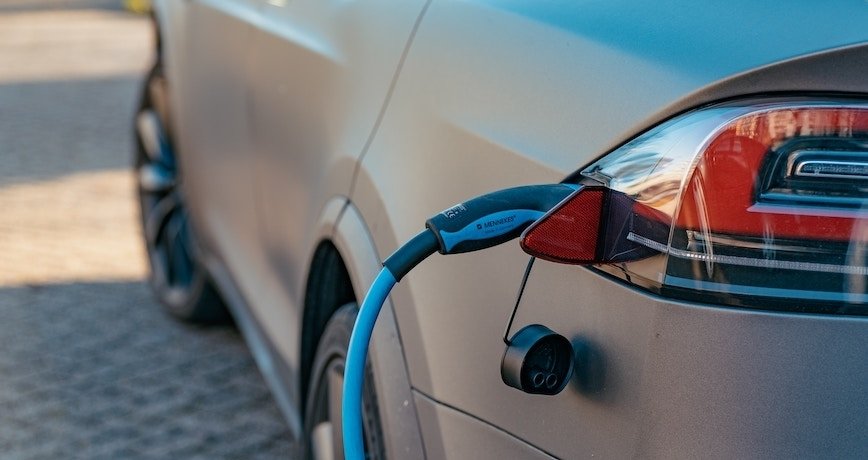 Dlaczego używane samochody elektryczne szybko tracą na wartości?