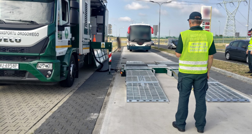 Stan techniczny polskich autokarów. Jakie pojazdy jeżdżą po drogach?