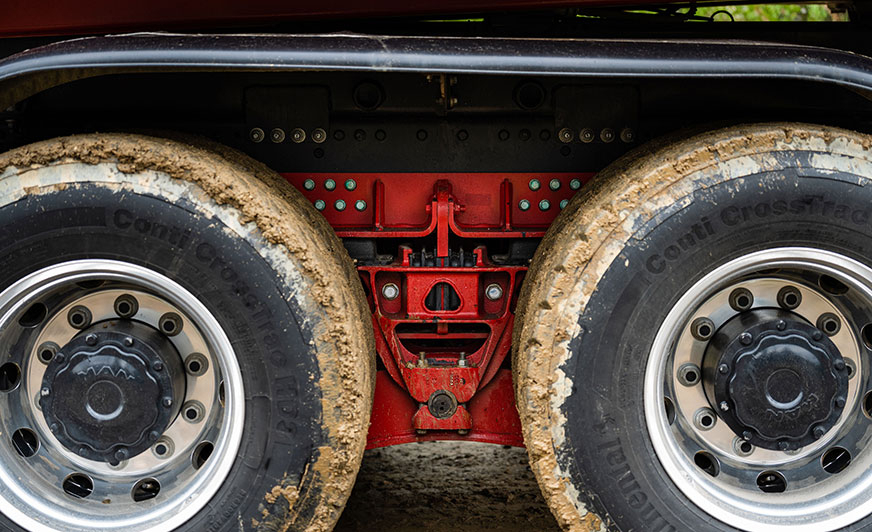 Zawieszenie elastomerowe. Co to jest i dlaczego jest dobre do ciężarówek?