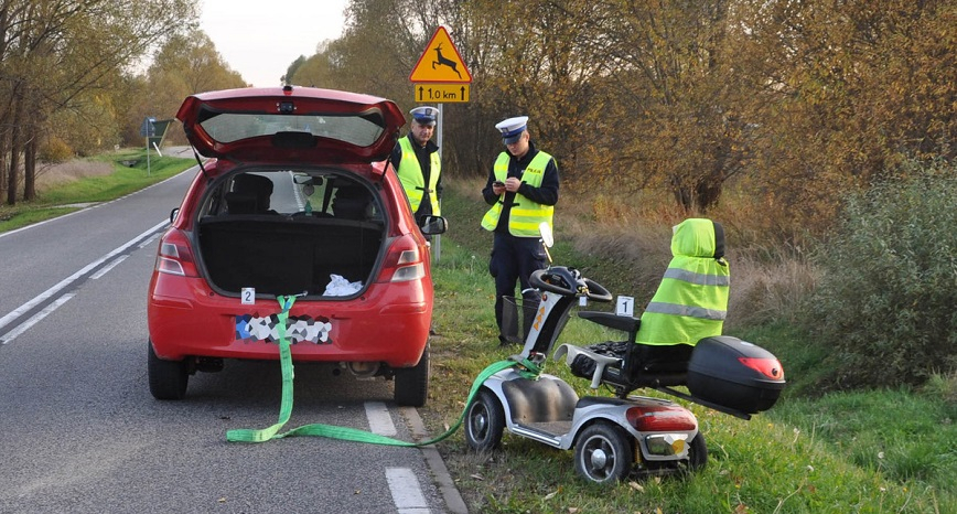 Tragiczny finał holowania wózka inwalidzkiego