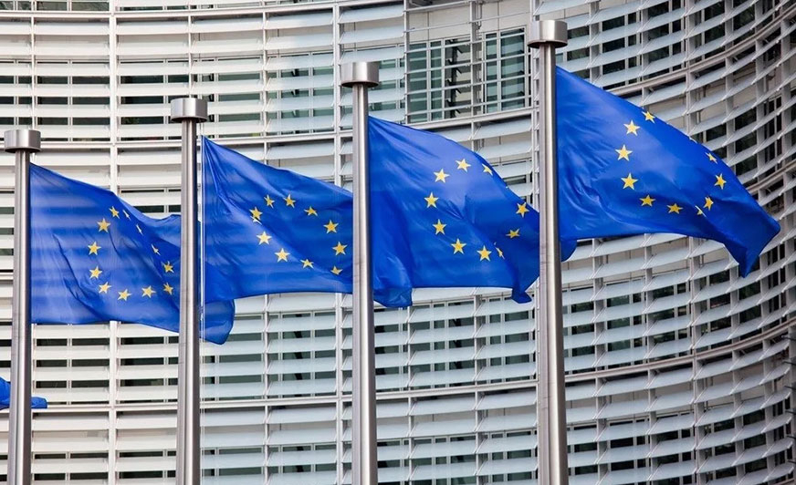 Przełom dla motoryzacji: Parlament Europejski zatwierdza elastyczniejsze podejście do emisji CO2