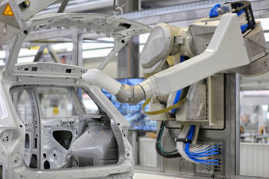 170 robotów adaptacyjnej lakierni