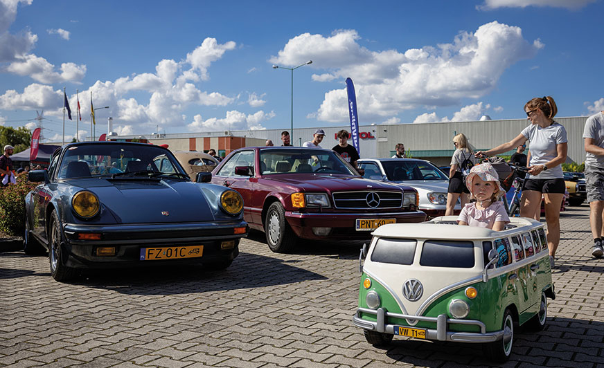 Motoryzacyjne pożegnanie lata w Komornikach. Trzecia edycja Oldtimer & Youngtimer Fest 