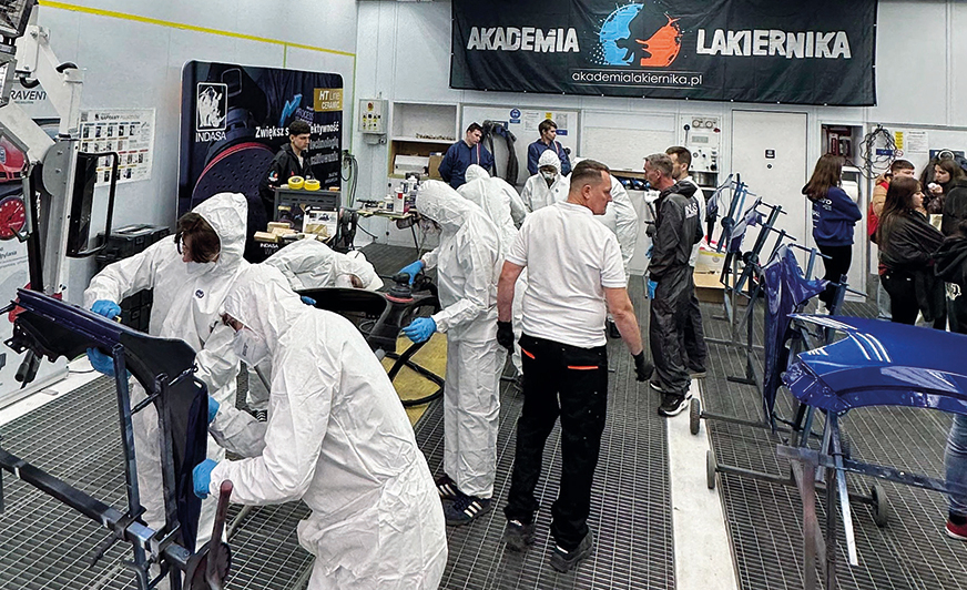 Lakiernik - zawód z perspektywami. Dlaczego brakuje chętnych?