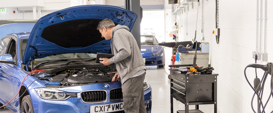 Auto nie pali na mrozie? To niekoniecznie wina akumulatora