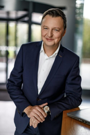 Rynek „jedzie” w stronę usług motoryzacyjnych