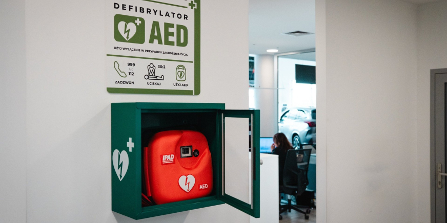 Defibrylatory AED w serwisach samochodowych